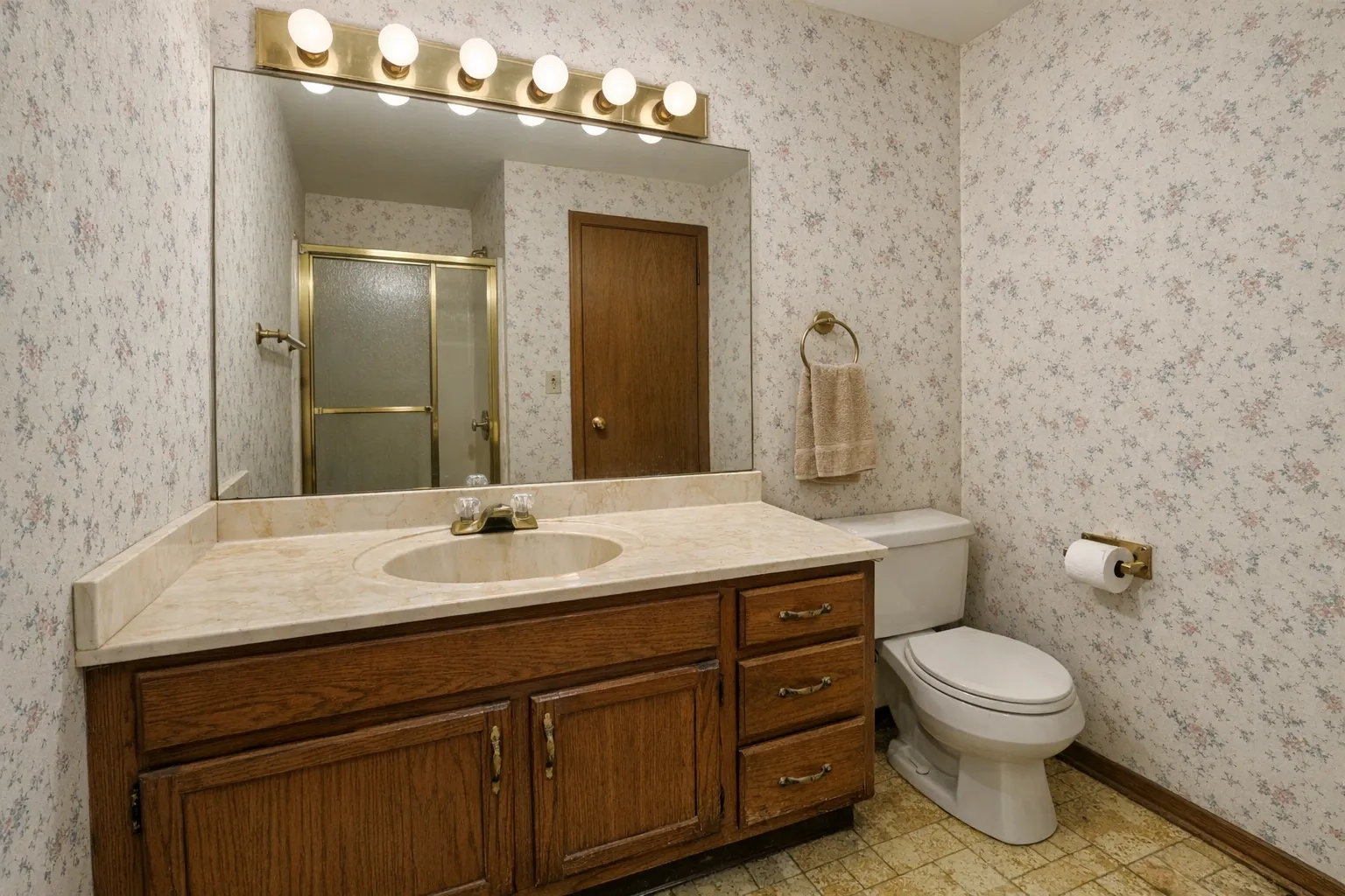 Dated 1980s bathroom before renovation